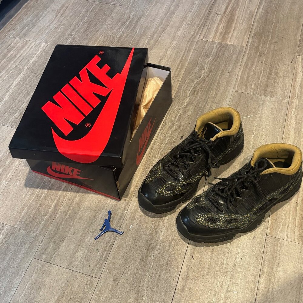 Nike Jordan 11 Womens Retro Low Black Gold Metallic Sz 13
